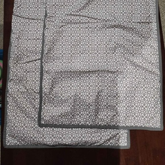 2 Brand New King Size Grey and White Pillow Shams - Picture 4 of 4